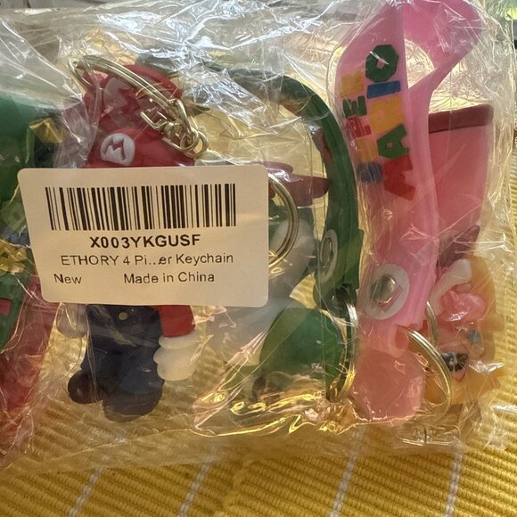 Set of Super Mario Bros Luigi, Princess Peach, Yoshi Keychains New in pkg - Picture 3 of 7